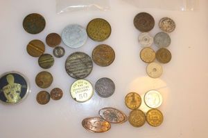 lot 124 image: Tokens and souvenir coins (some are adult themed)