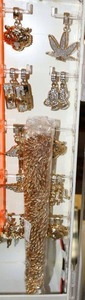 lot 145 image: Gold tone necklaces and pendants