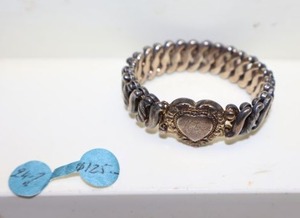 lot 182 image: Jewelry Silver stretch bracelet