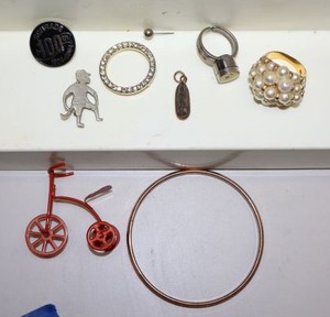 lot 184 image: Misc. jewelry