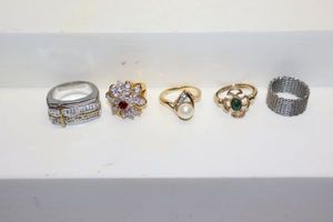 lot 187 image: Jewelry rings as shown