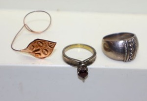 lot 195 image: Jewelry rings as shown