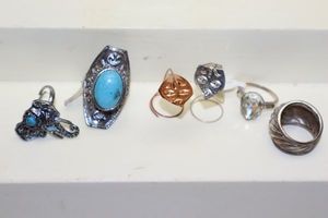 lot 198 image: Jewelry rings as shown