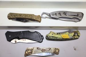 lot 206 image: Pocket knives as shown