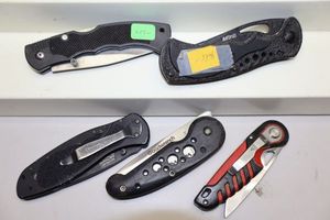 lot 208 image: Pocket knives as shown