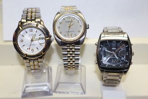 lot 239 image: Watches Guess, Kenneth Cole, and Mossimo