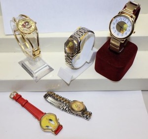 lot 243 image: Tweety bird watches plus TAZ watch