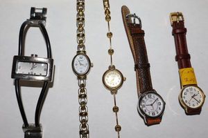 lot 264 image: Jewelry Womens watch selection