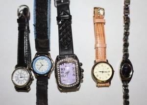 lot 265 image: Jewelry Womens watch selection