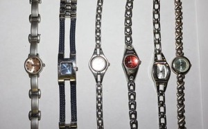 lot 268 image: Jewelry Womens watch selection