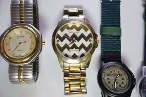 lot 284 image: Watches Mens selection includes some wind up watches