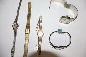 lot 289 image: Jewelry Womens watch selection