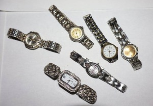 lot 306 image: Jewelry Womens watch selection