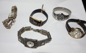 lot 313 image: Jewelry Womens watch selection