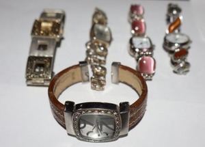 lot 314 image: Jewelry Womens watch selection