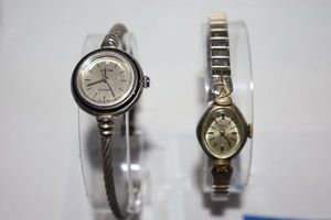 lot 319 image: Wind up watches - no battery needed