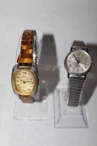 lot 320 image: Wind up watches - no battery needed