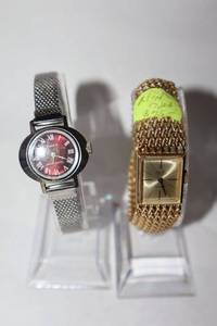 lot 321 image: Wind up watches - no battery needed