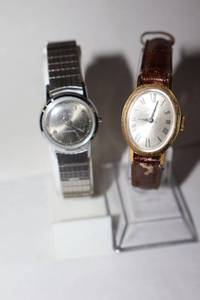 lot 322 image: Wind up watches - no battery needed