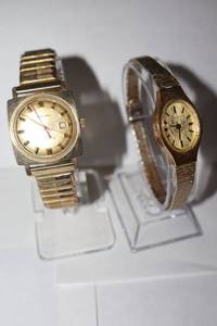 lot 323 image: Wind up watches - no battery needed