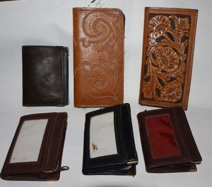 lot 327 image: Leather wallets and billfolds
