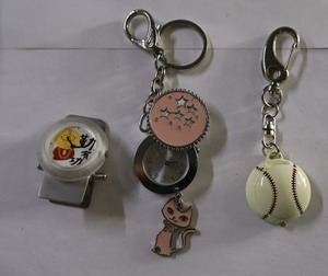 lot 328 image: Keychain watches and clip