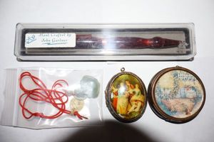 lot 344 image: Vintage pill boxes, Jade necklace and crafted pen