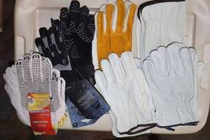 lot 450 image: Garden gloves, leather work gloves