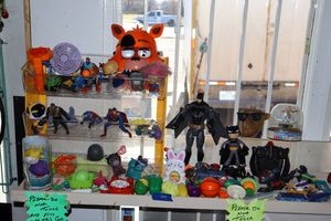 lot 441 image: Toys with action figure Batman and Superman