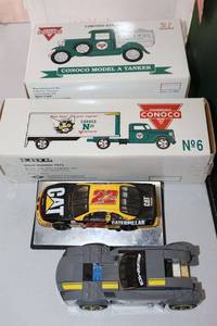 lot 442 image: Model cars and trucks Conoco trucks and race cars