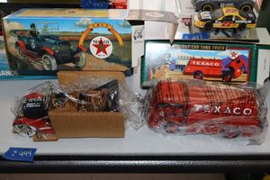 lot 444 image: Vintage Texaco model trucks