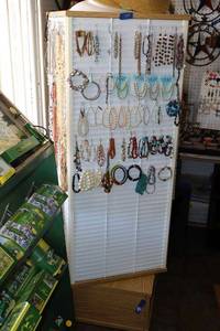 lot 436 image: Rotating jewelry display unit only (not contents)