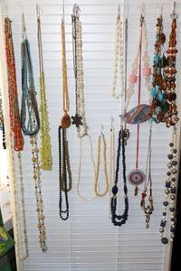 lot 434 image: Jewelry as shown