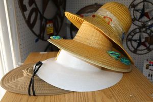 lot 429 image: Sun hats