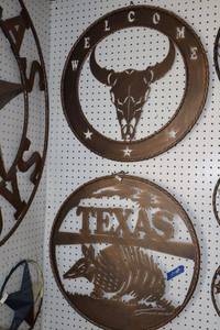 lot 409 image: Two metal signs Texas armadillo, welcome cattle sign