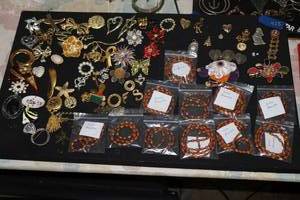 lot 423 image: Jewelry Misc. selection with wood and hematite necklaces