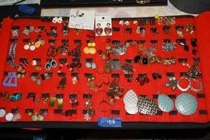 lot 418 image: Jewelry earring selection