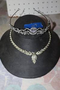 lot 417 image: Jewelry tiara and necklace
