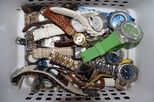 lot 373 image: Watch selection