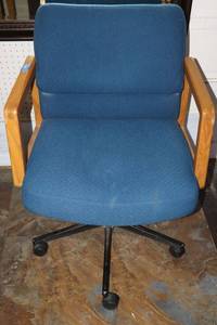 lot 379 image: Rolling blue office chair