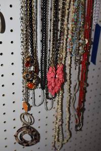 lot 396 image: Jewelry Necklace selection