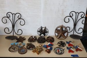 lot 469 image: Metal wall sconces, Texas Christmas ornaments or decorations