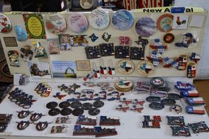 lot 472 image: Fridge magnets selection