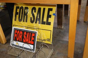 lot 473 image: For Sale signs with metal display stands