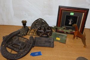 lot 481 image: Metal dcor Brass Home key holder, iron horseshoe and more