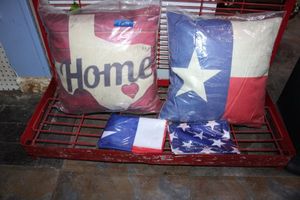 lot 79 image: Decorative Texas pillows, American and Texas flags