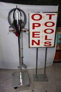 lot 586 image: Rolling clothes rack, display stand and contents