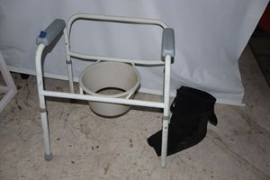 lot 592 image: Portable potty seat and medical boot
