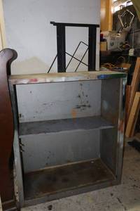 lot 599 image: Metal shelving unit