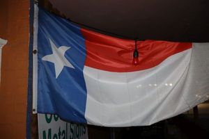 lot 623 image: Texas and US flags - one of each